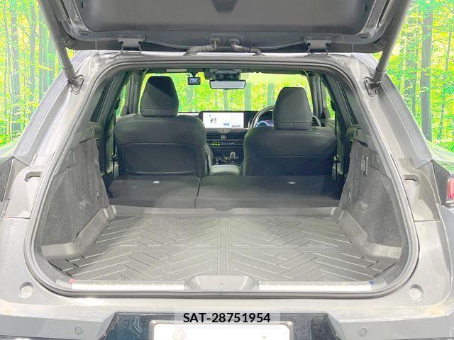 Toyota Crown Sports 2023-10 8207078-9
