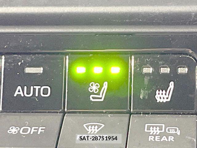Toyota Crown Sports 2023-10 8207078-6