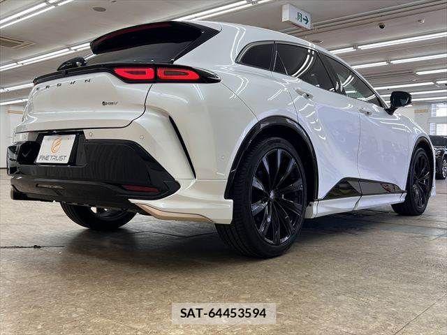 Toyota Crown Sports 2024-05 8207081-16