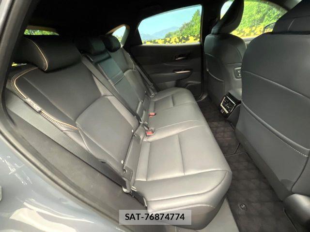 Toyota Crown Sports 2023-12 8207080-8