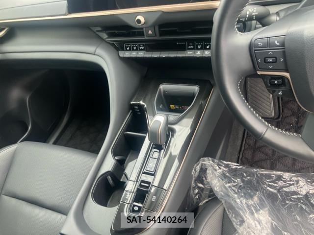 Toyota Crown Sports 2024-09 8229432-20