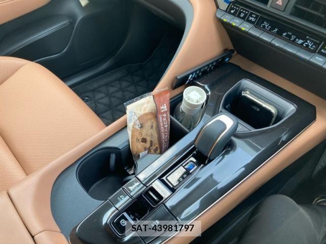 Toyota Crown Sports 2024-11 8244935-23