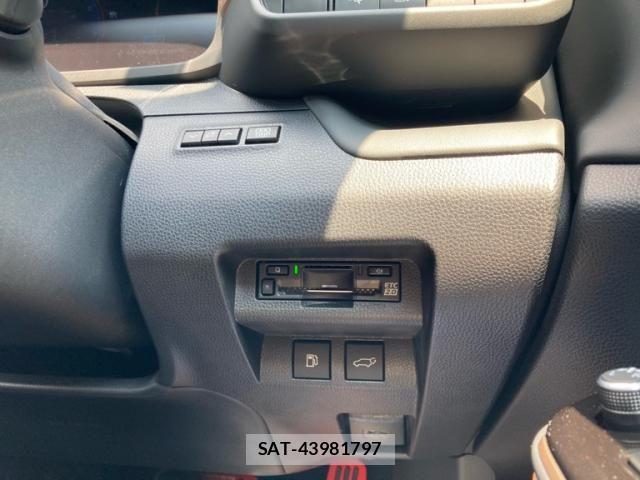 Toyota Crown Sports 2024-11 8244935-24
