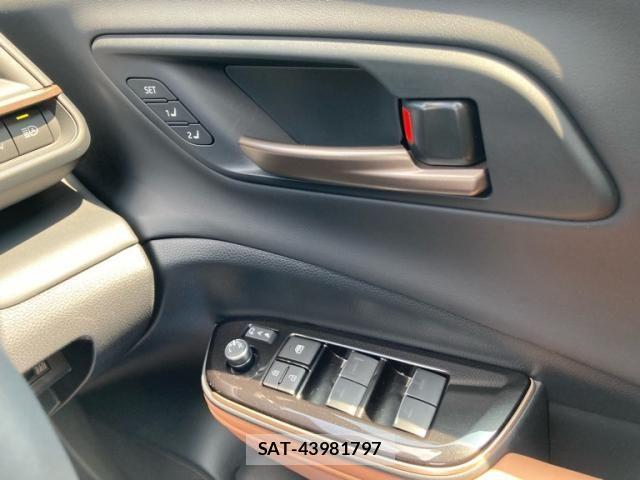 Toyota Crown Sports 2024-11 8244935-25