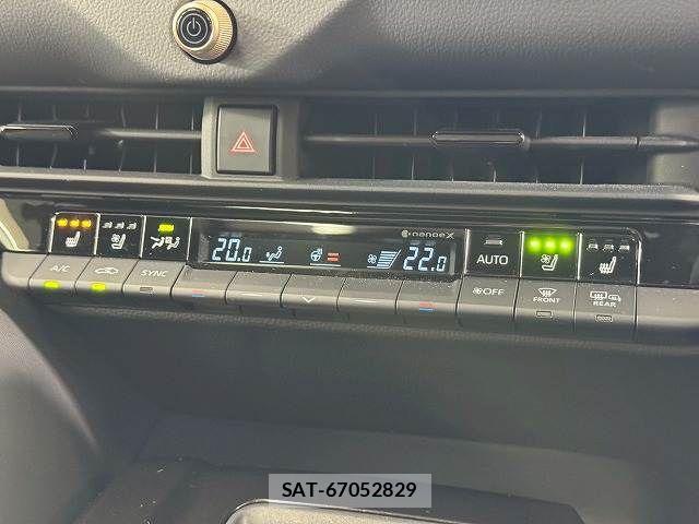 Toyota Crown Sports 2024-09 8244933-9