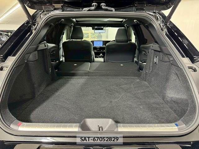 Toyota Crown Sports 2024-09 8244933-12