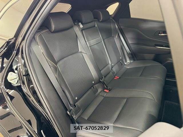 Toyota Crown Sports 2024-09 8244933-5