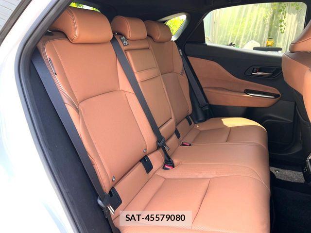 Toyota Crown Sports 2023-11 8313965-10