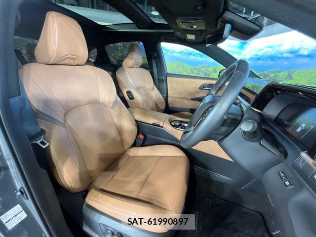 Toyota Crown Sports 2024-09 8313966-10