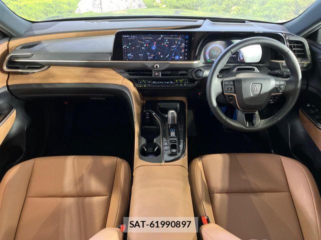 Toyota Crown Sports 2024-09 8313966-1