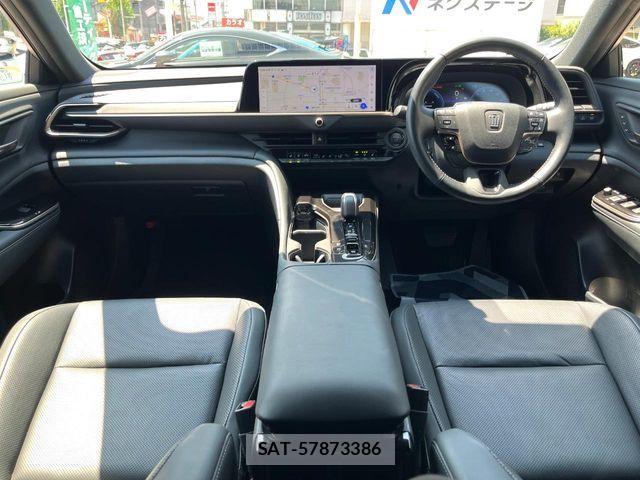 Toyota Crown Sports 2023-12 8313973-1