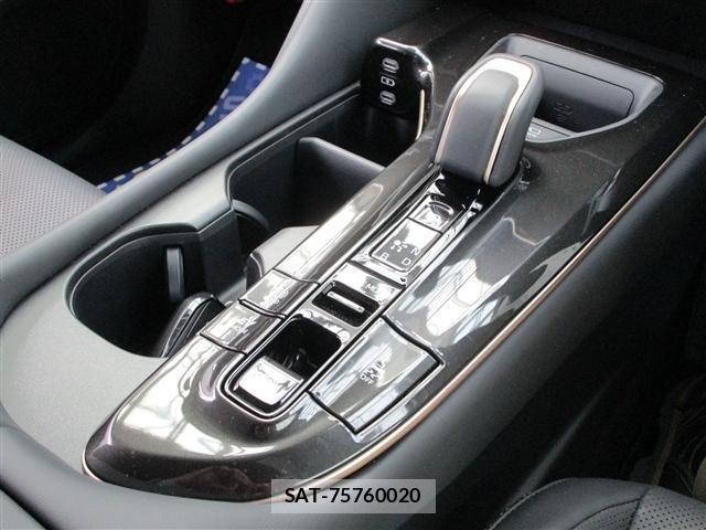 Toyota Crown Sports 2024-03 8313964-10