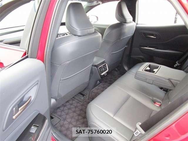 Toyota Crown Sports 2024-03 8313964-22