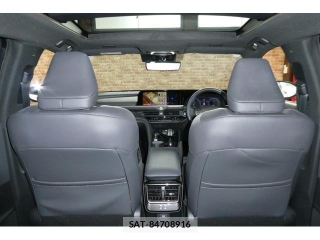 Toyota Crown Sports 2024-07 8313963-14