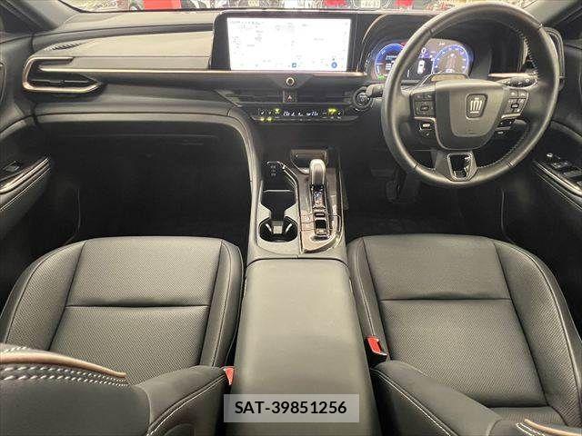 Toyota Crown Sports 2024-05 8313980-2