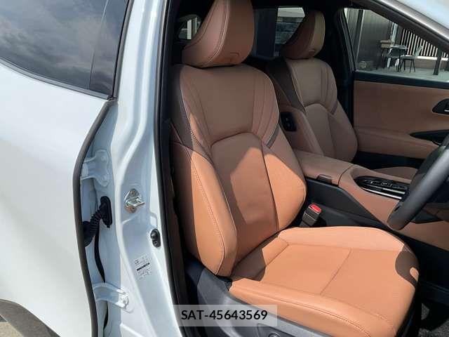 Toyota Crown Sports 2025-11 8313970-9
