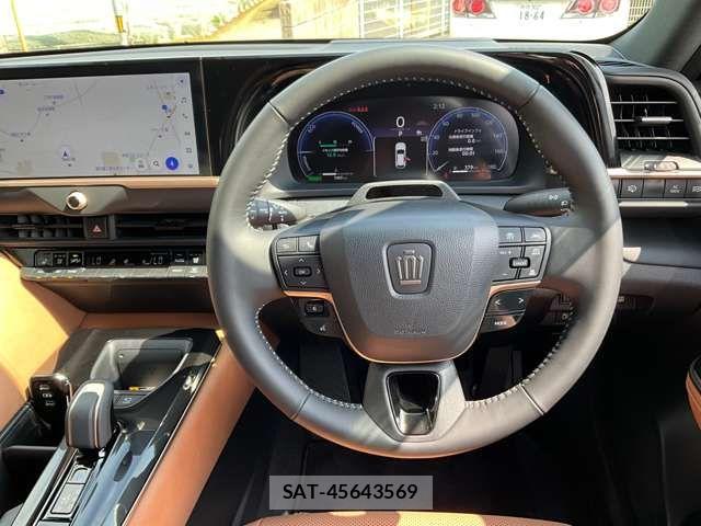 Toyota Crown Sports 2025-11 8313970-12
