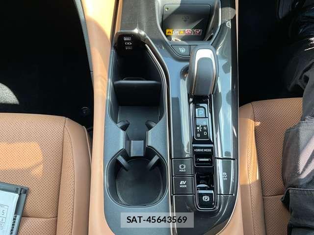 Toyota Crown Sports 2025-11 8313970-18