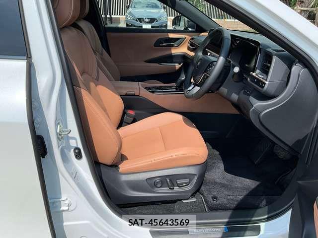 Toyota Crown Sports 2025-11 8313970-8