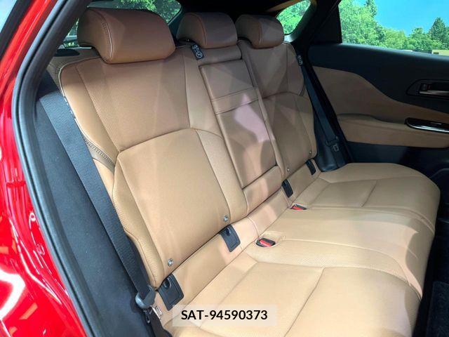 Toyota Crown Sports 2024-02 8335403-11