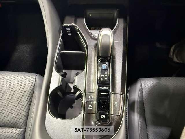 Toyota Crown Sports 2025-04 8335404-17