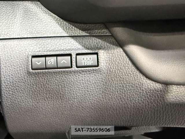 Toyota Crown Sports 2025-04 8335404-19