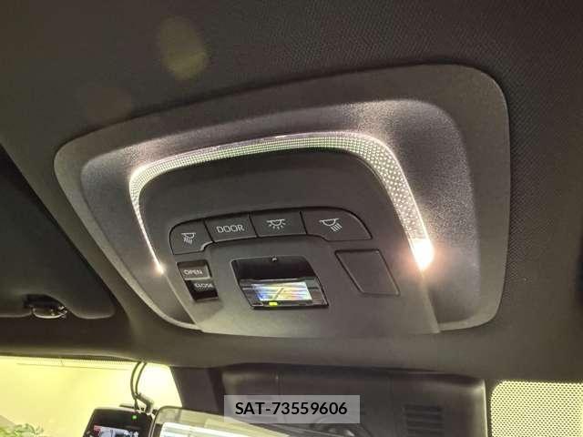 Toyota Crown Sports 2025-04 8335404-22