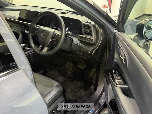 Toyota Crown Sports 2025-04 8335404-24