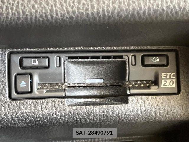 Toyota Crown Sports 2024-09 8335400-11