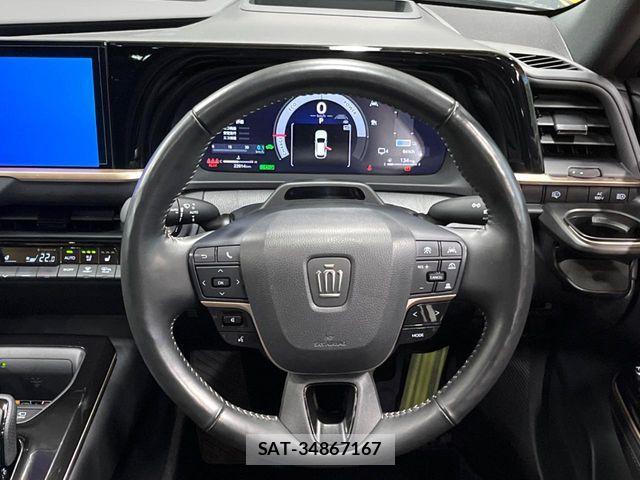Toyota Crown Sports 2023-11 8354254-10