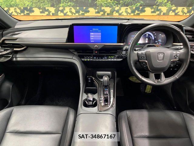 Toyota Crown Sports 2023-11 8354254-1