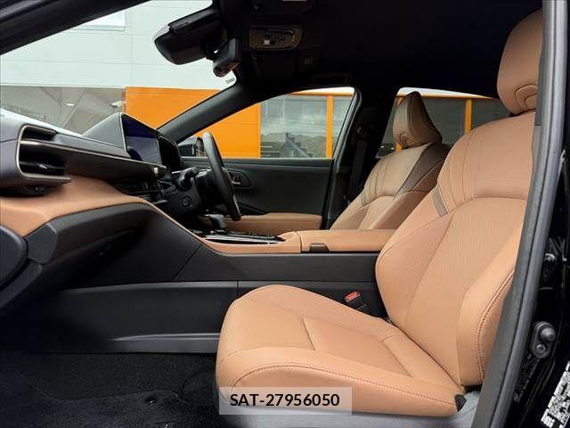 Toyota Crown Sports 2024-06 8365328-16