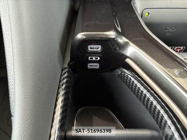 Toyota Crown Sports 2024-11 8411819-25