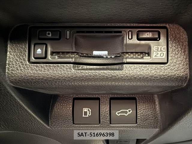 Toyota Crown Sports 2024-11 8411819-26