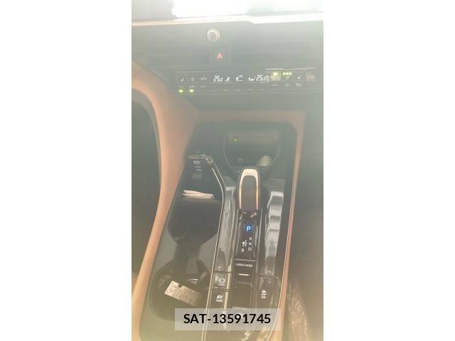 Toyota Crown Sports 2025-01 8411820-21