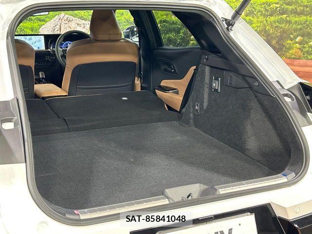 Toyota Crown Sports 2026-02 8438035-9
