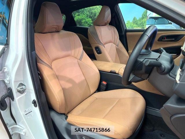 Toyota Crown Sports 2024-11 8438034-8