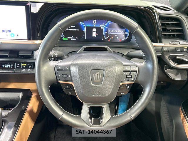 Toyota Crown Sports 2024-10 8524189-10