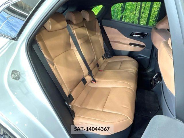 Toyota Crown Sports 2024-10 8524189-8