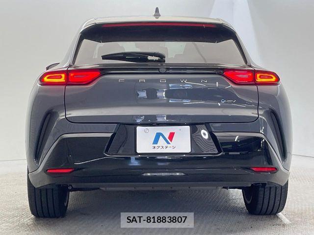 Toyota Crown Sports 2023-10 8561582-17