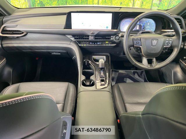 Toyota Crown Sports 2025-04 8561579-1