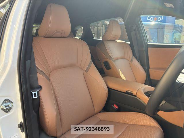 Toyota Crown Sports 2025-09 8561580-11