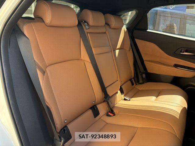 Toyota Crown Sports 2025-09 8561580-13