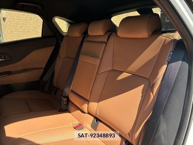 Toyota Crown Sports 2025-09 8561580-14
