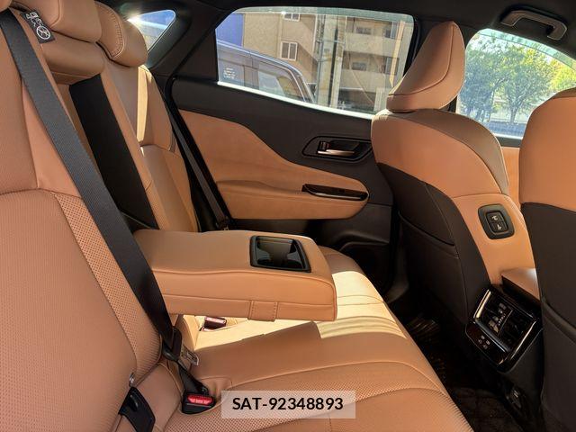 Toyota Crown Sports 2025-09 8561580-15