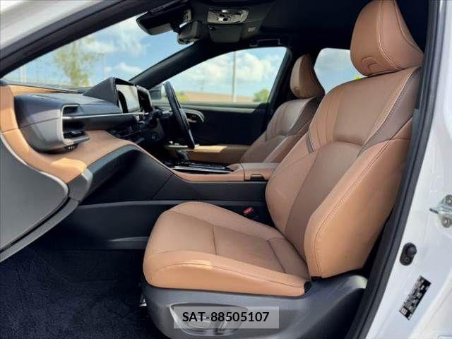 Toyota Crown Sports 2024-06 8626314-16