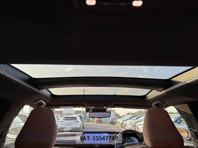Toyota Crown Sports 2024-09 8626308-4