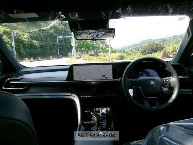 Toyota Crown Sports 2026-08 8666011-14