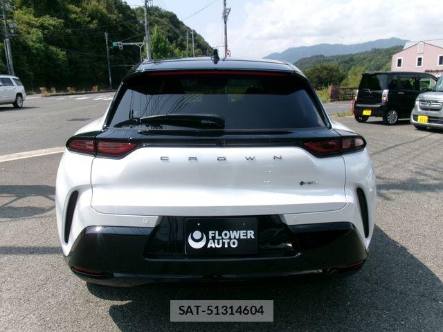 Toyota Crown Sports 2026-08 8666011-6