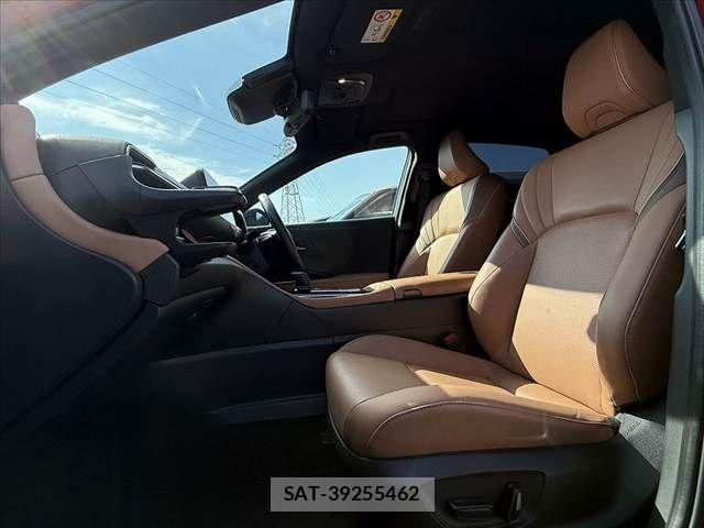 Toyota Crown Sports 2024-11 8658590-16